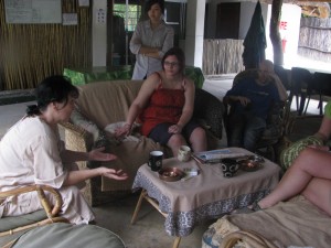 Volunteers learn about Daktari from Michelle